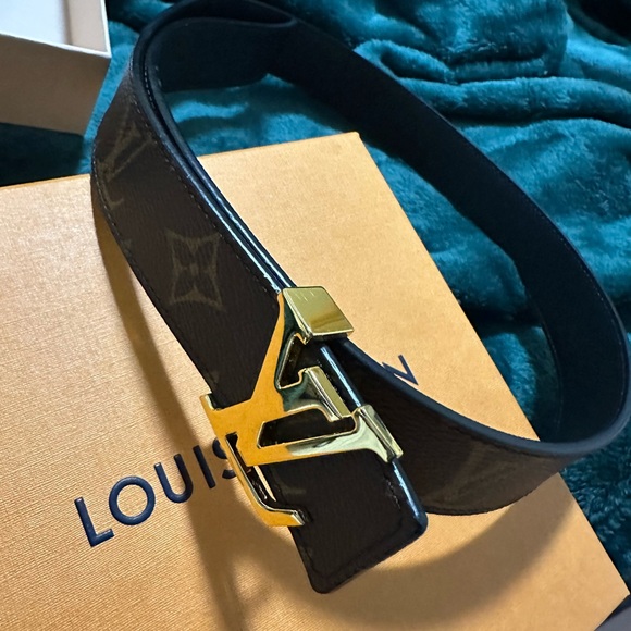 Louis Vuitton Black and Gold Monogram Belt
LV Initiales 30mm Reversible Belt - Picture 7 of 12